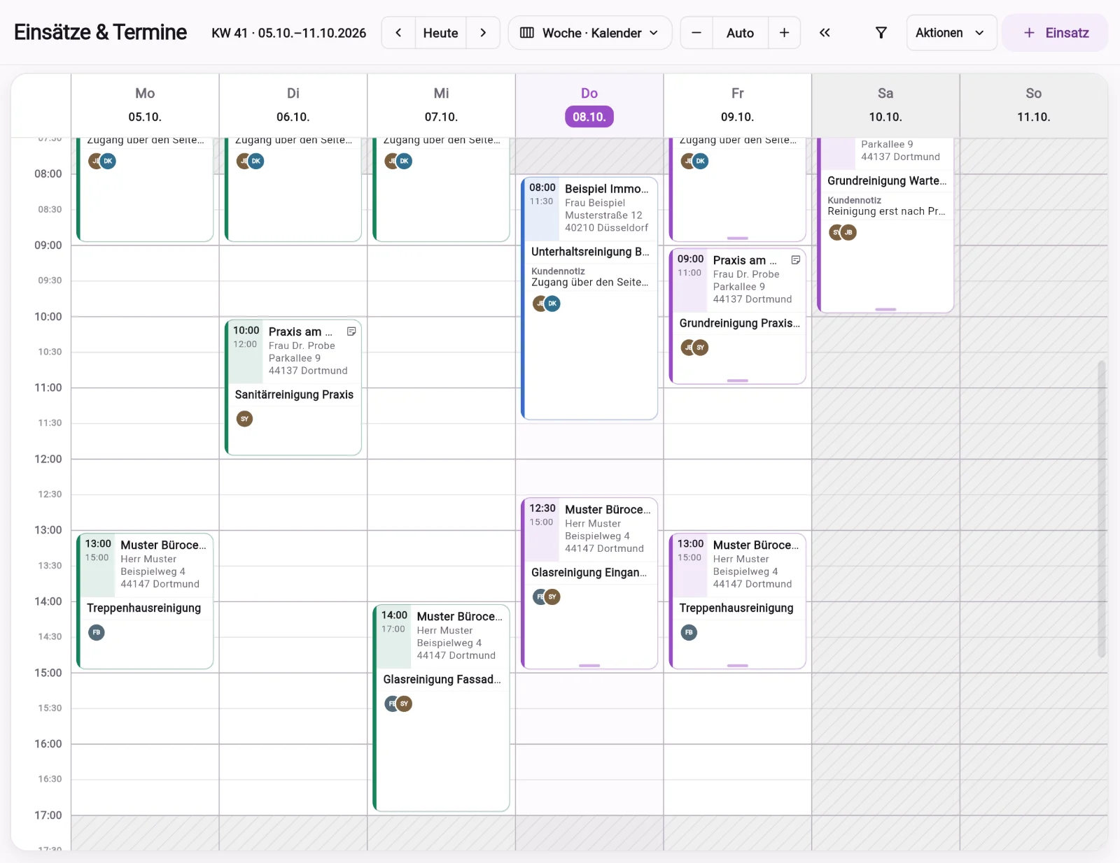 Wochenkalender in Kyro mit Einsätzen je Objekt und Team (Beispieldaten)